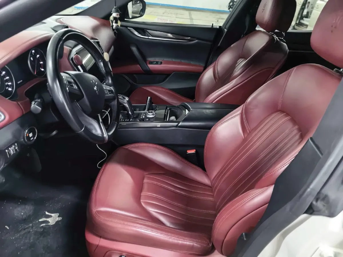2021 Maserati Ghibli 2.0T 330HP L4 8AT,autocango,china used car exporter,china ev exporter,chinese used car exporter,chinese used ev exporter