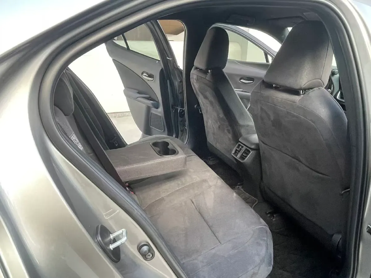 2022 Lexus UX 2.0L 146HP L4 E-CVT Hybrid,autocango,china used car exporter,china ev exporter,chinese used car exporter,chinese used ev exporter