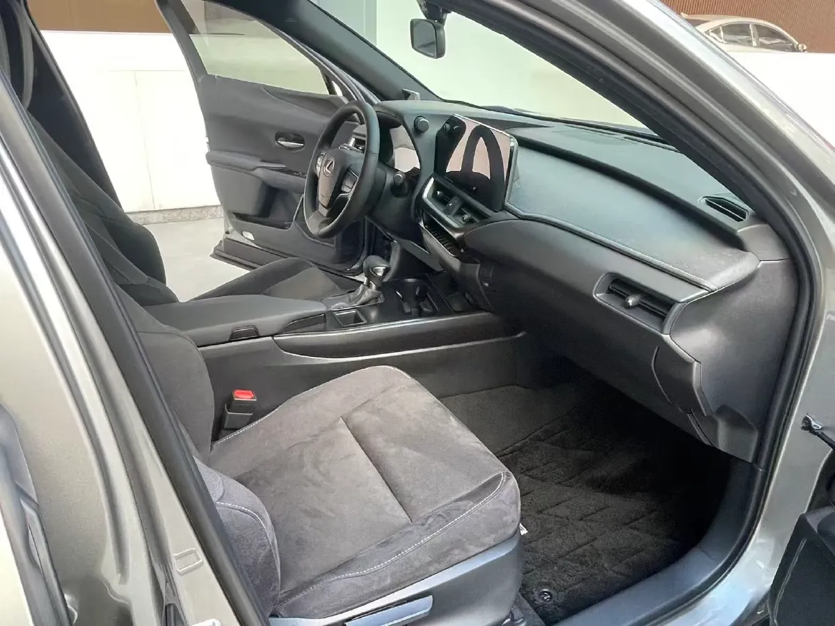 2022 Lexus UX 2.0L 146HP L4 E-CVT Hybrid,autocango,china used car exporter,china ev exporter,chinese used car exporter,chinese used ev exporter