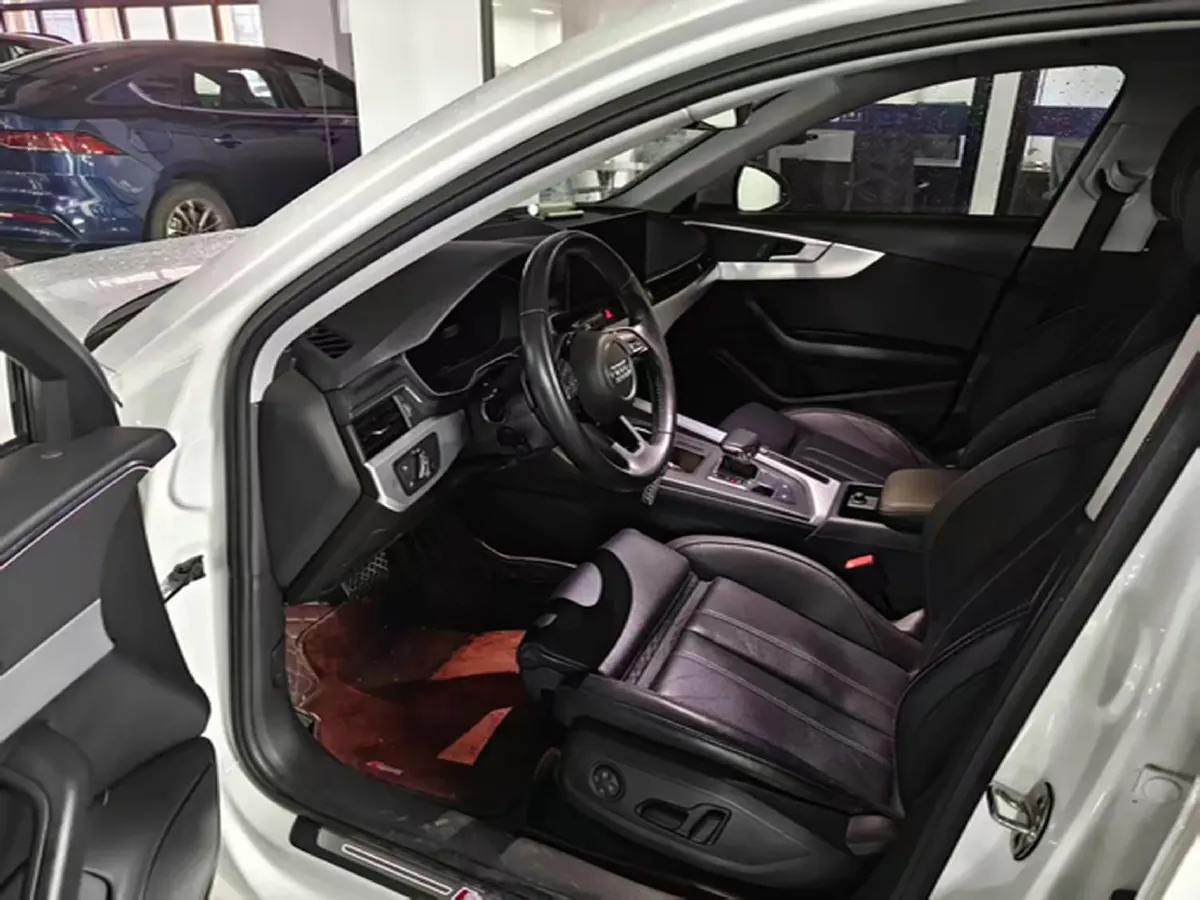 2020 Audi A4L 2.0T 190HP L4 7DCT,autocango,china used car exporter,china ev exporter,chinese used car exporter,chinese used ev exporter