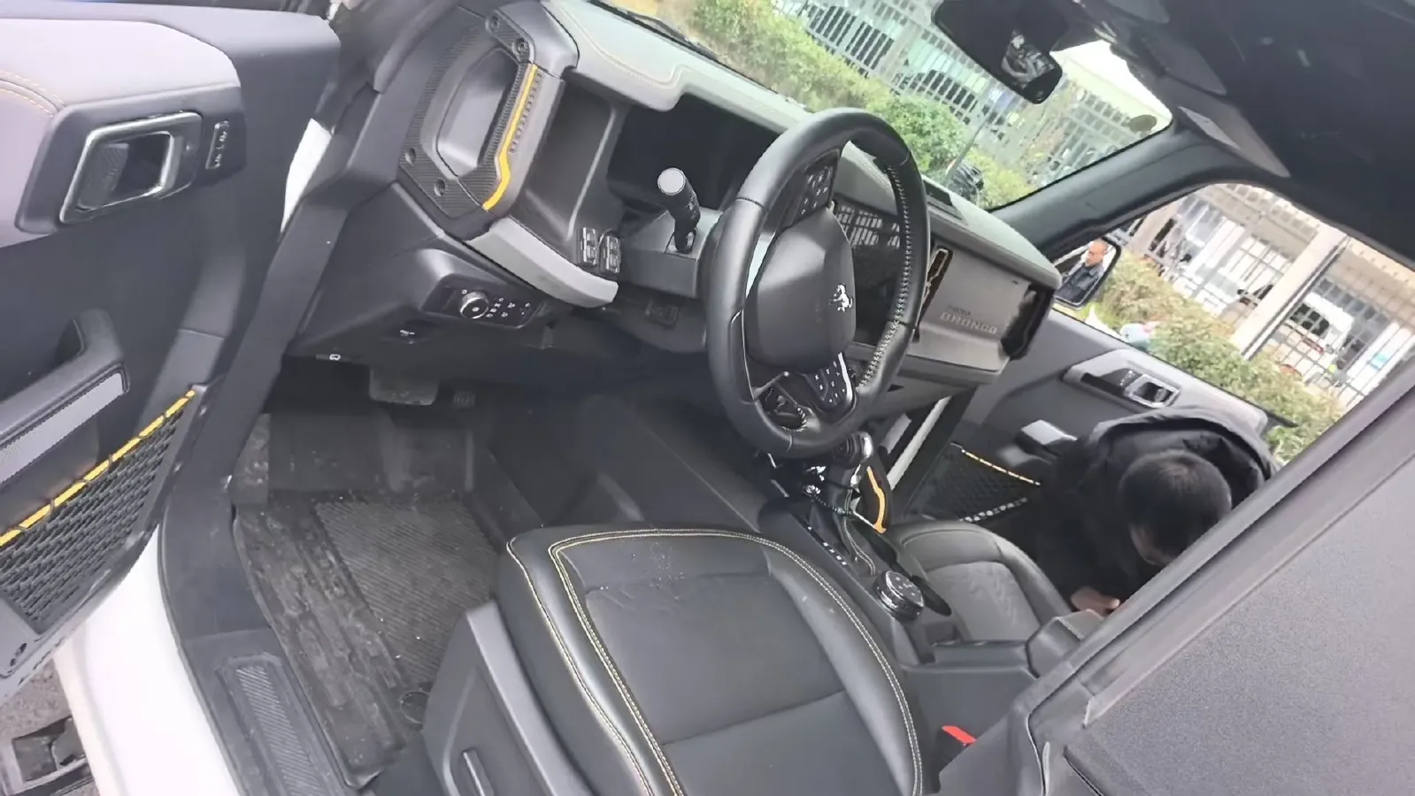 2024 Ford Bronco 2.3T 275HP L4 10AT,autocango,china used car exporter,china ev exporter,chinese used car exporter,chinese used ev exporter