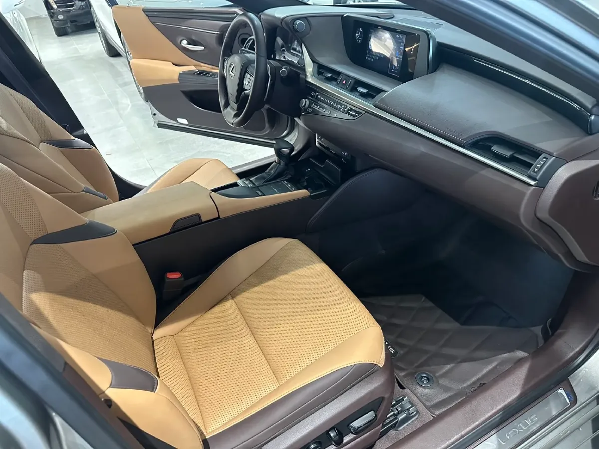 2020 Lexus ES 2.5L 178HP L4 E-CVT Hybrid,autocango,china used car exporter,china ev exporter,chinese used car exporter,chinese used ev exporter