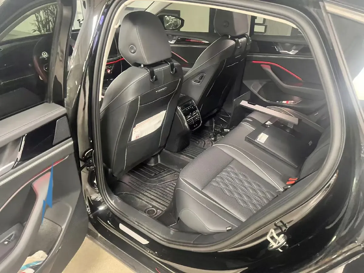 2024 Volkswagen Magotan 2.0T 220HP L4 7DCT,autocango,china used car exporter,china ev exporter,chinese used car exporter,chinese used ev exporter