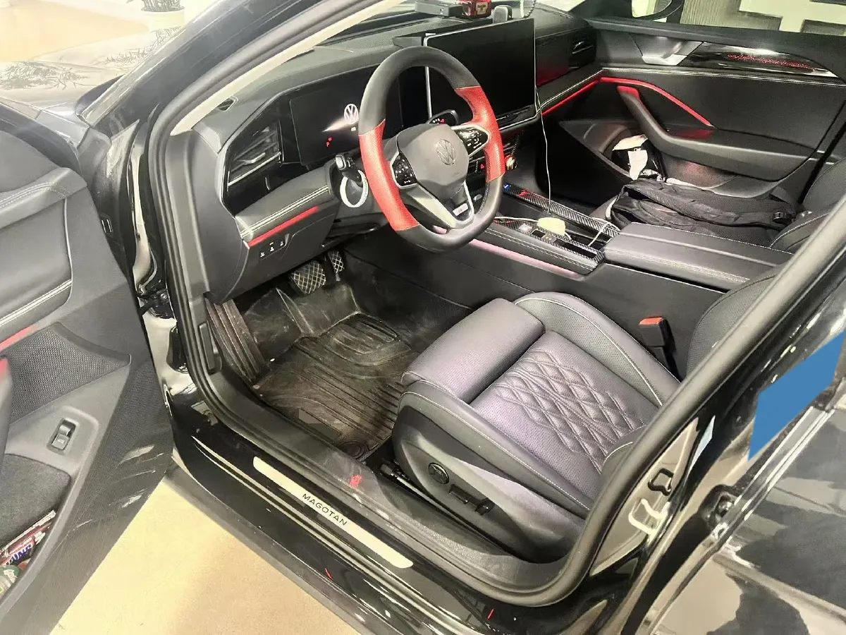 2024 Volkswagen Magotan 2.0T 220HP L4 7DCT,autocango,china used car exporter,china ev exporter,chinese used car exporter,chinese used ev exporter