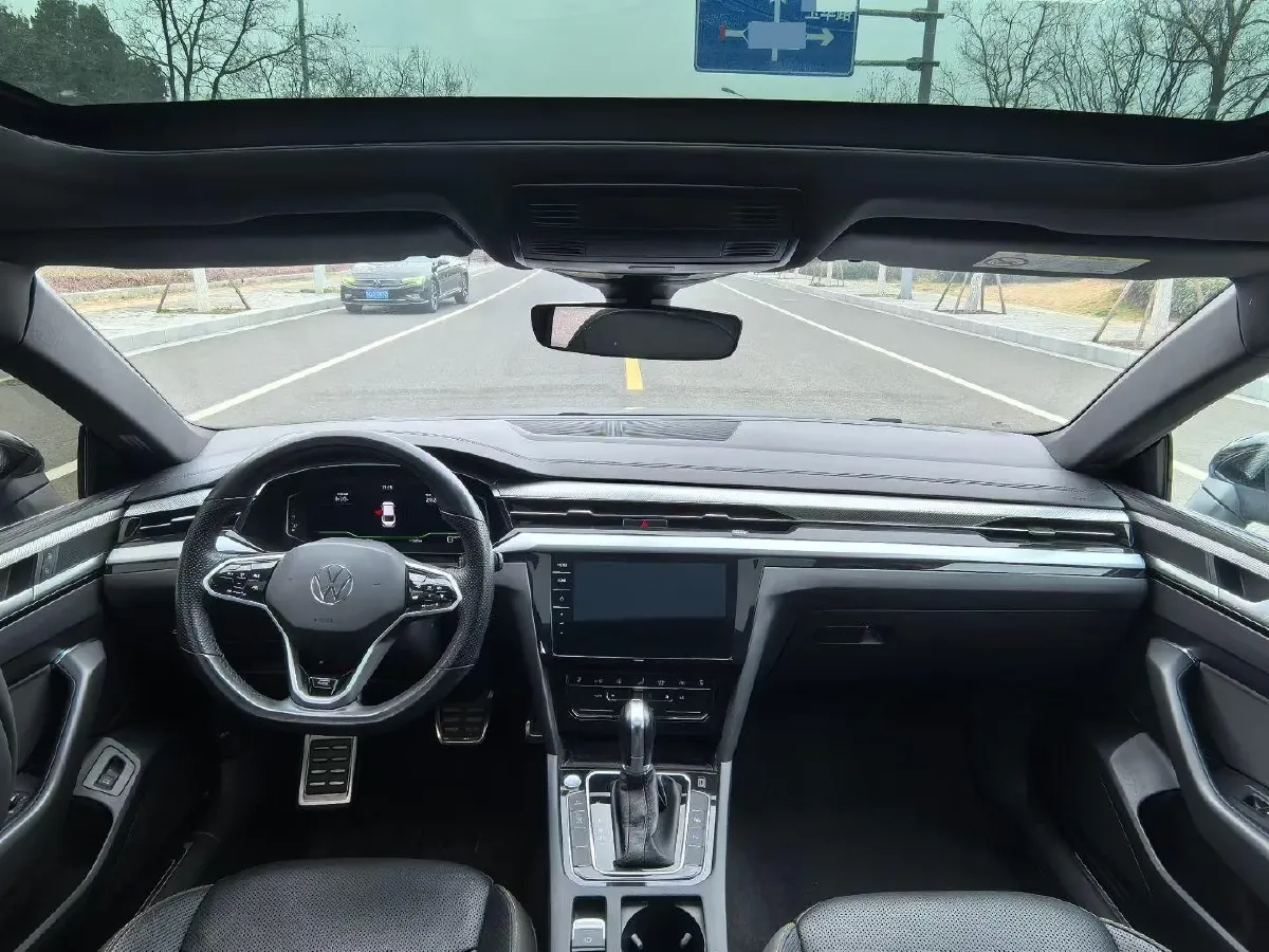 2021 Volkswagen CC 2.0T 220HP L4 7DCT,autocango,china used car exporter,china ev exporter,chinese used car exporter,chinese used ev exporter