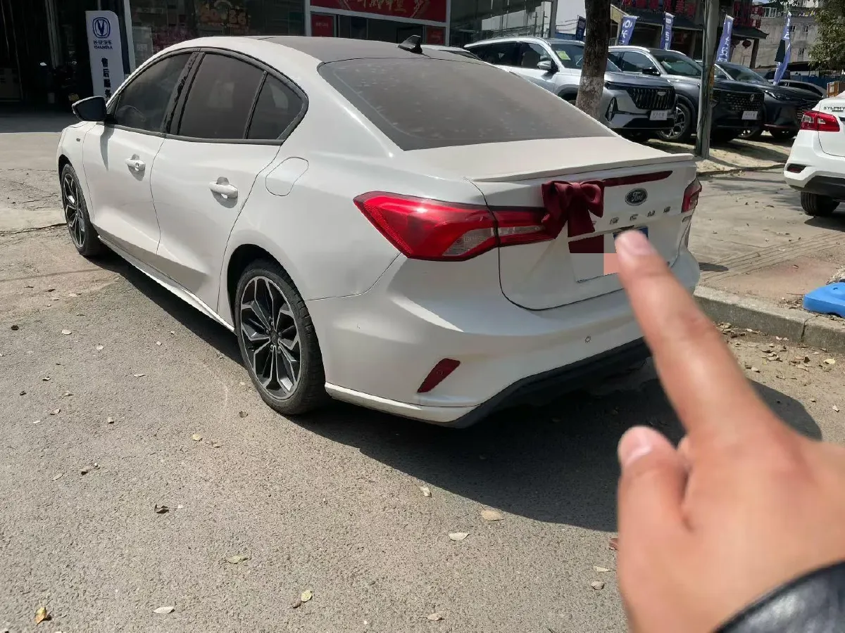 2021 Ford Focus 1.5T 174HP L3 8AT,autocango,china used car exporter,china ev exporter,chinese used car exporter,chinese used ev exporter