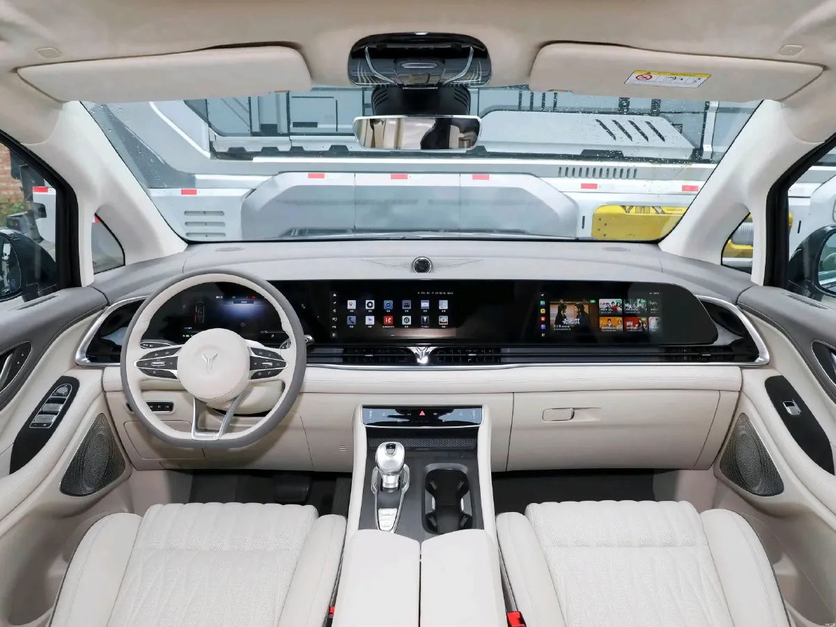 2024 Voyah Dream 1.5T 150HP L4 PHEV 43KWH,autocango,china used car exporter,china ev exporter,chinese used car exporter,chinese used ev exporter