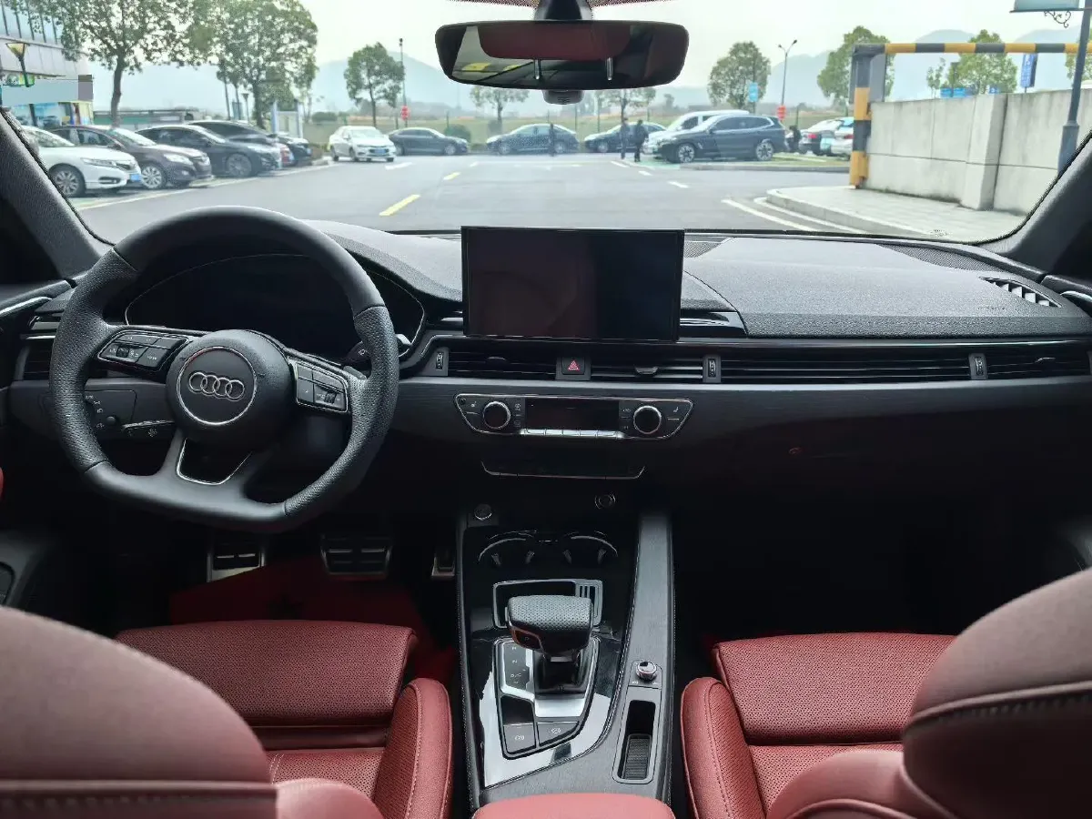 2024 Audi A4L 2.0T 190HP L4 7DCT,autocango,china used car exporter,china ev exporter,chinese used car exporter,chinese used ev exporter