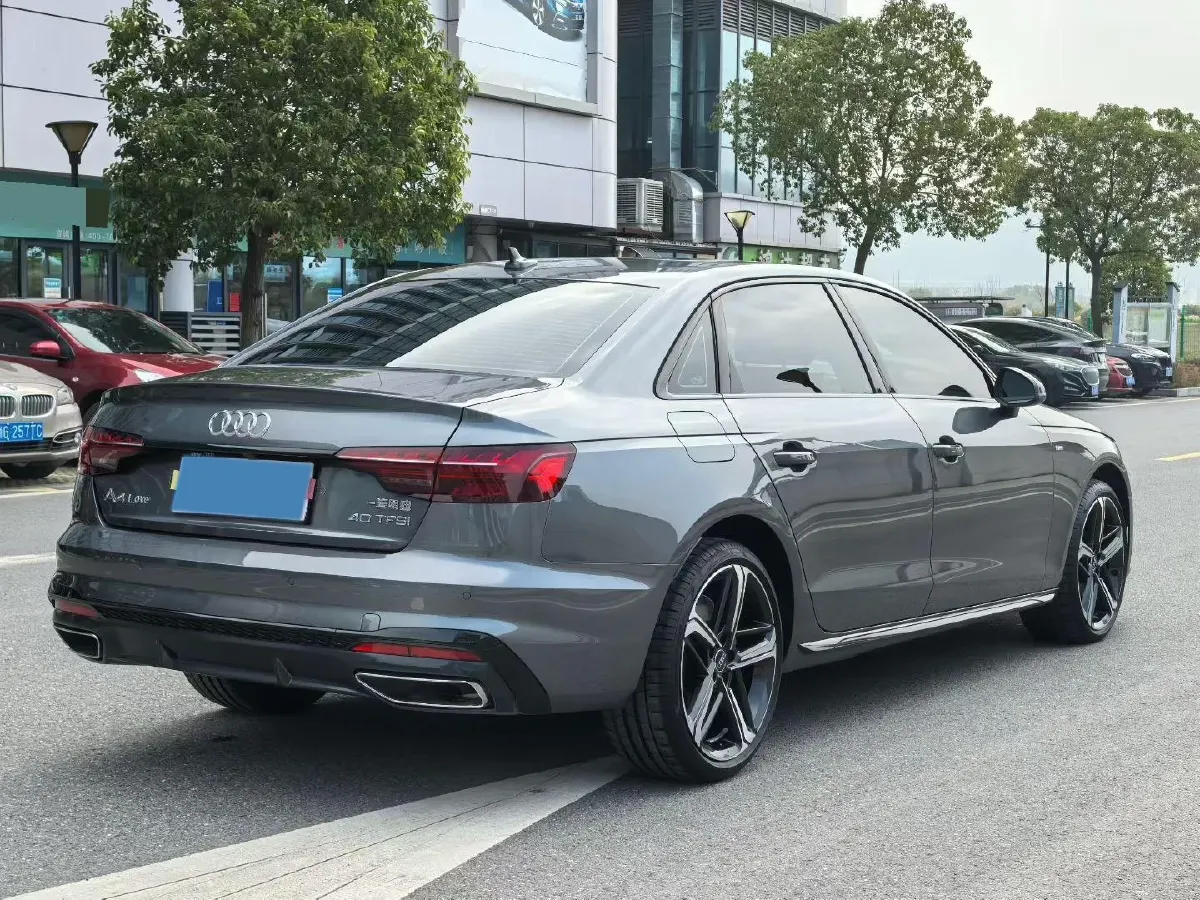 2024 Audi A4L 2.0T 190HP L4 7DCT,autocango,china used car exporter,china ev exporter,chinese used car exporter,chinese used ev exporter