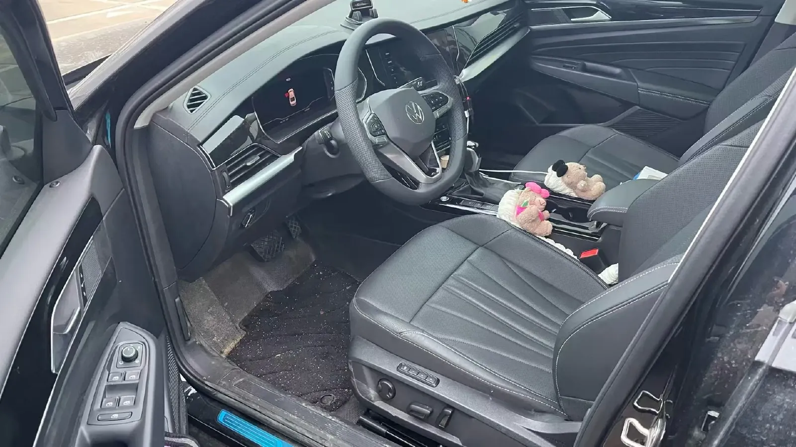 2025 Volkswagen Passat 2.0T 220HP L4 7DCT,autocango,china used car exporter,china ev exporter,chinese used car exporter,chinese used ev exporter