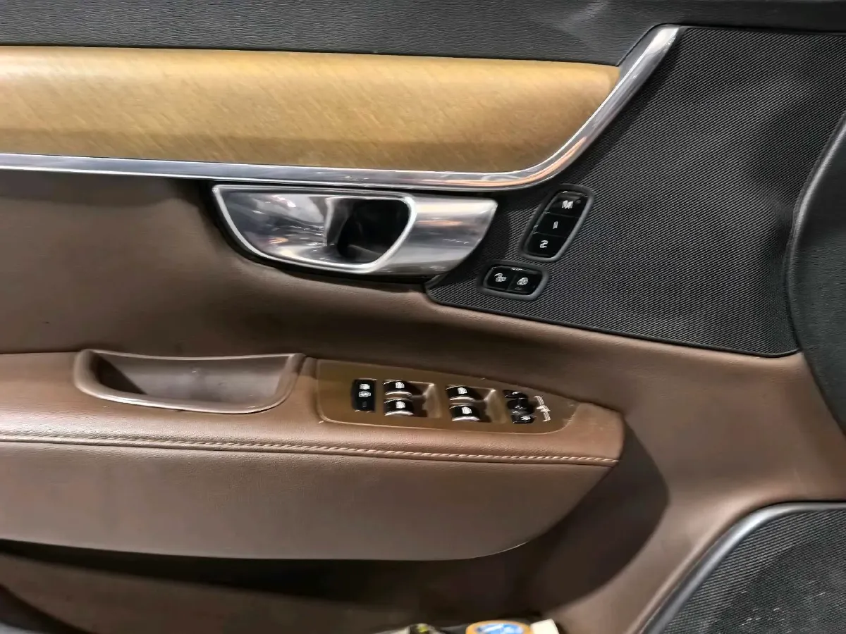 2023 Volvo S90 2.0T 250HP L4 8AT,autocango,china used car exporter,china ev exporter,chinese used car exporter,chinese used ev exporter