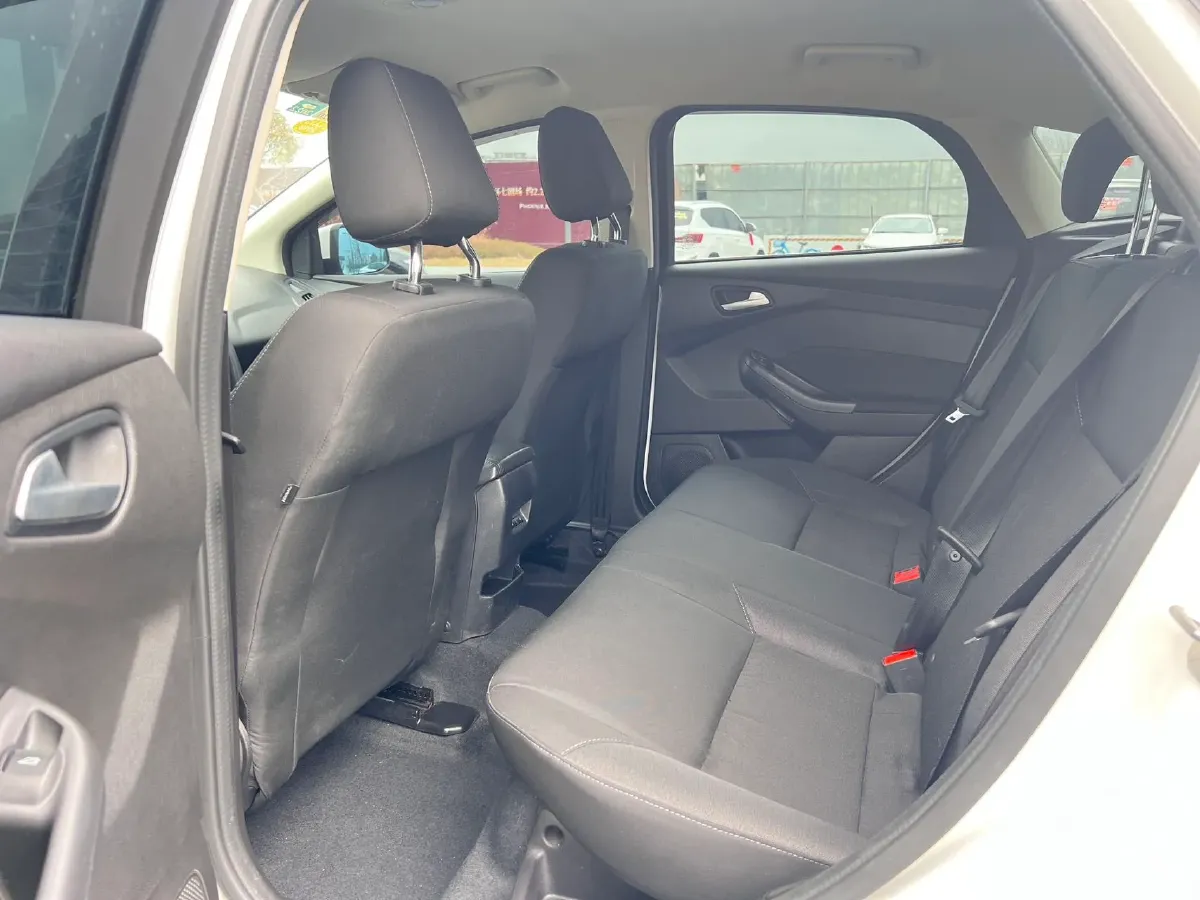 2017 Ford Focus 1.6L 125HP L4 5MT,autocango,china used car exporter,china ev exporter,chinese used car exporter,chinese used ev exporter