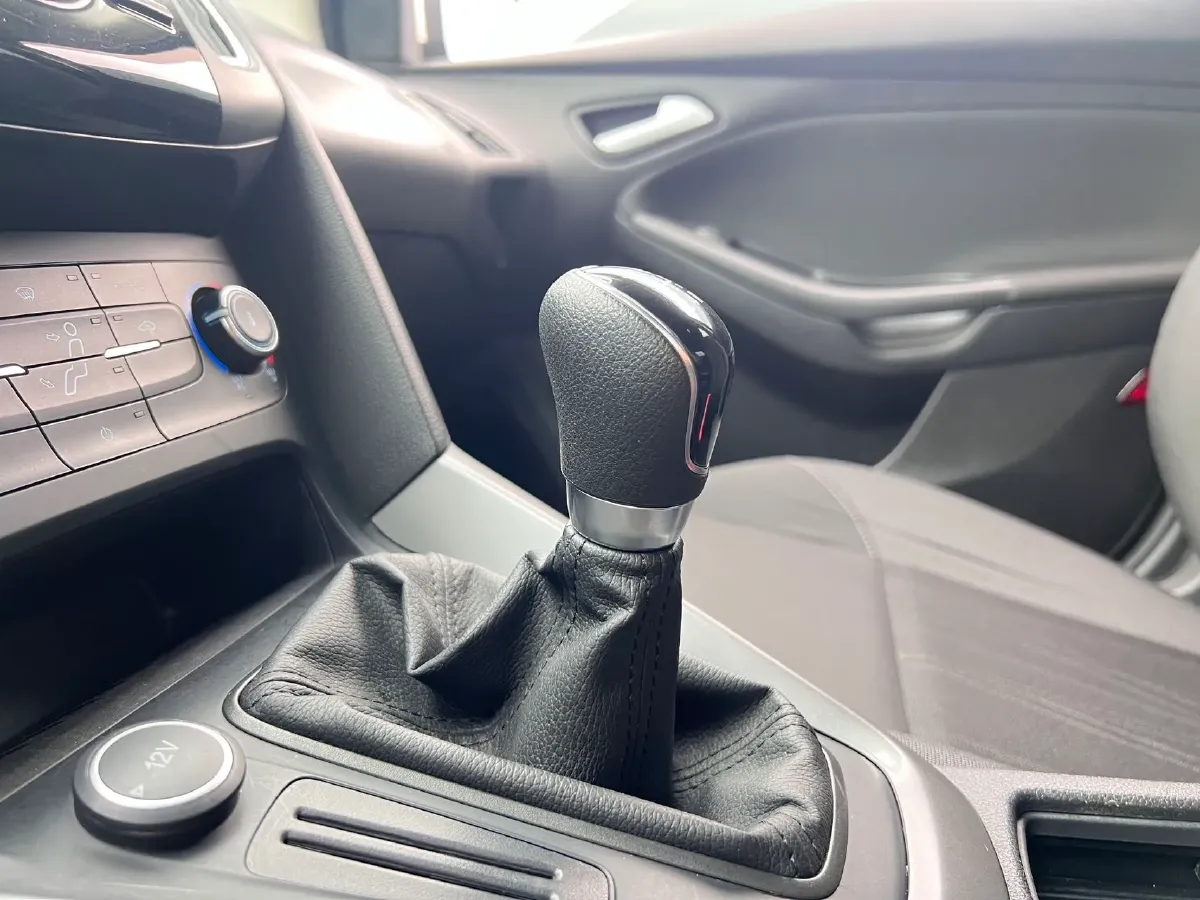 2017 Ford Focus 1.6L 125HP L4 5MT,autocango,china used car exporter,china ev exporter,chinese used car exporter,chinese used ev exporter