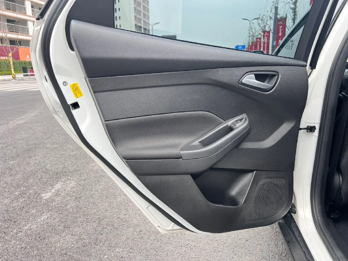 2017 Ford Focus 1.6L 125HP L4 5MT,autocango,china used car exporter,china ev exporter,chinese used car exporter,chinese used ev exporter