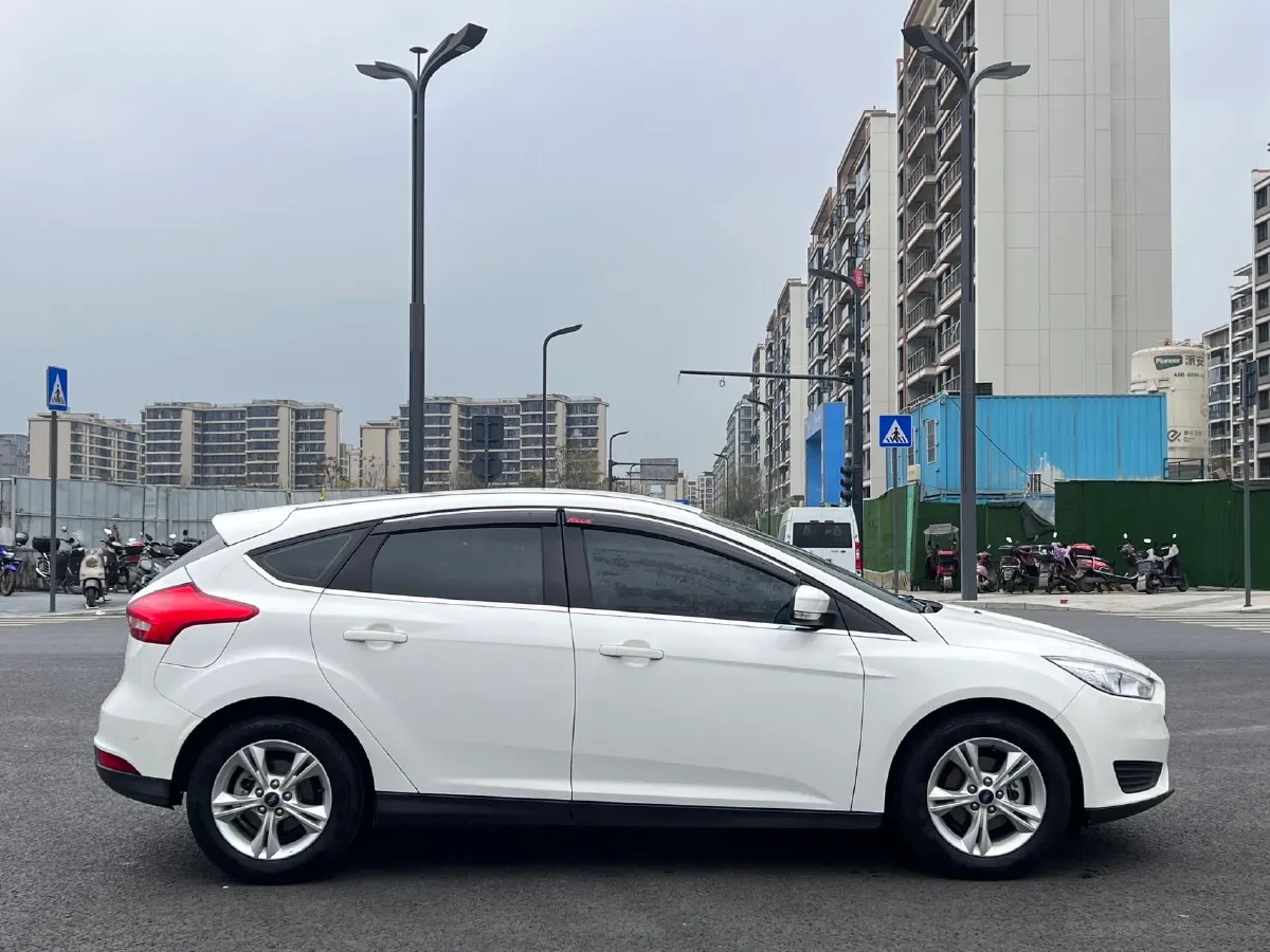 2017 Ford Focus 1.6L 125HP L4 5MT,autocango,china used car exporter,china ev exporter,chinese used car exporter,chinese used ev exporter