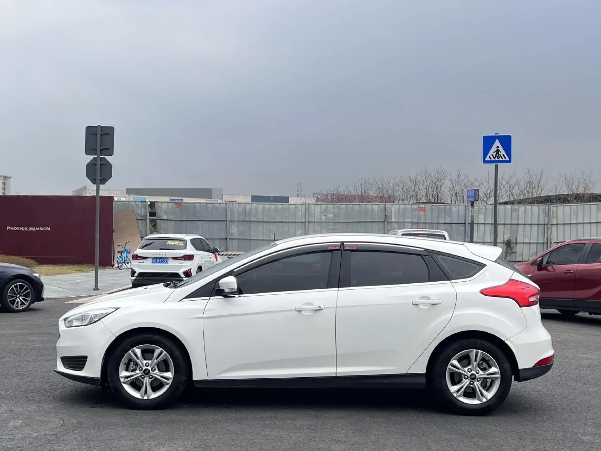 2017 Ford Focus 1.6L 125HP L4 5MT,autocango,china used car exporter,china ev exporter,chinese used car exporter,chinese used ev exporter