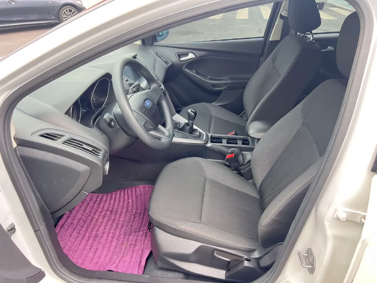 2017 Ford Focus 1.6L 125HP L4 5MT,autocango,china used car exporter,china ev exporter,chinese used car exporter,chinese used ev exporter