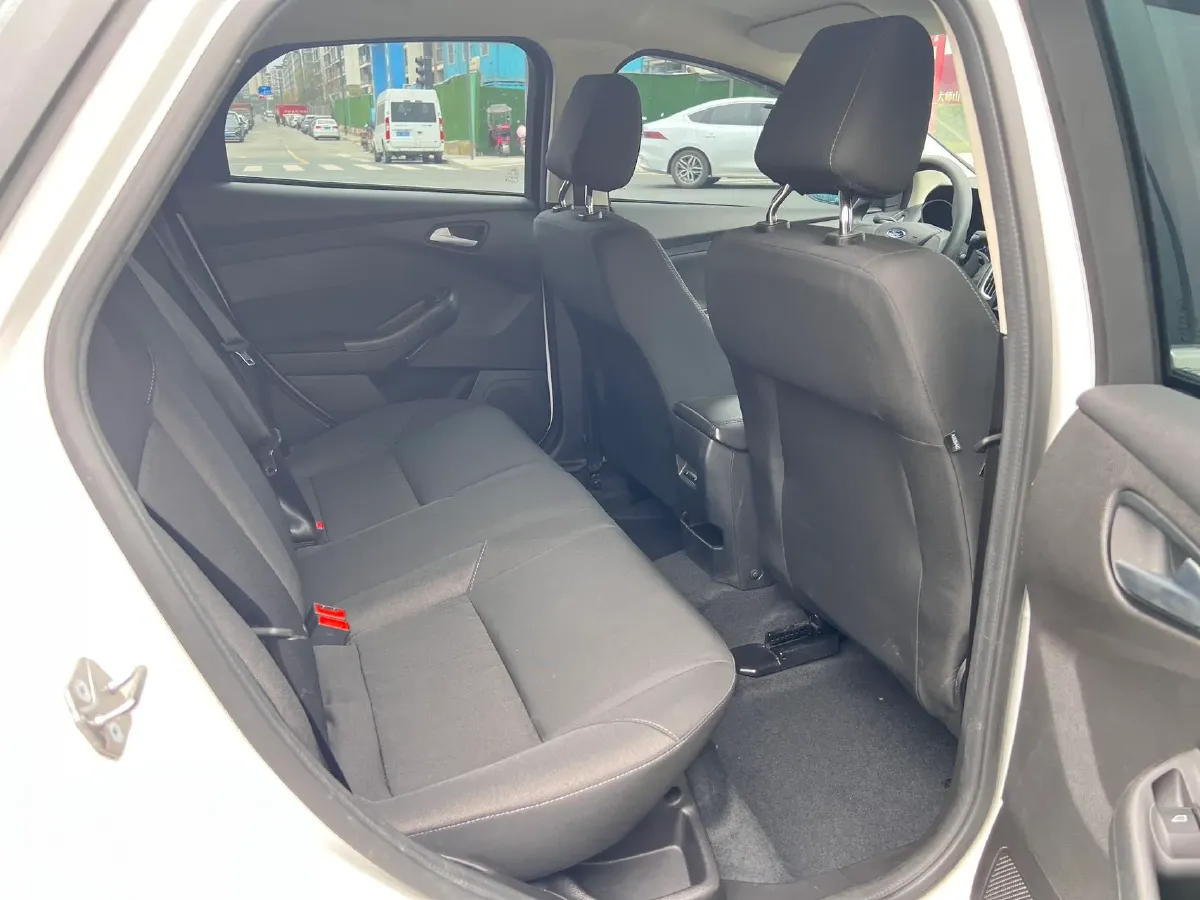 2017 Ford Focus 1.6L 125HP L4 5MT,autocango,china used car exporter,china ev exporter,chinese used car exporter,chinese used ev exporter