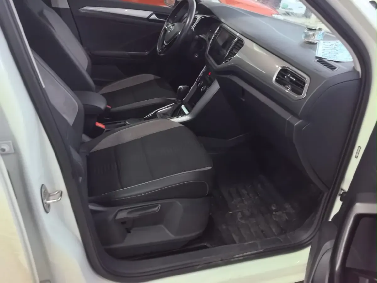 2019 Volkswagen T-Roc 1.4T 131HP L4 7DCT,autocango,china used car exporter,china ev exporter,chinese used car exporter,chinese used ev exporter