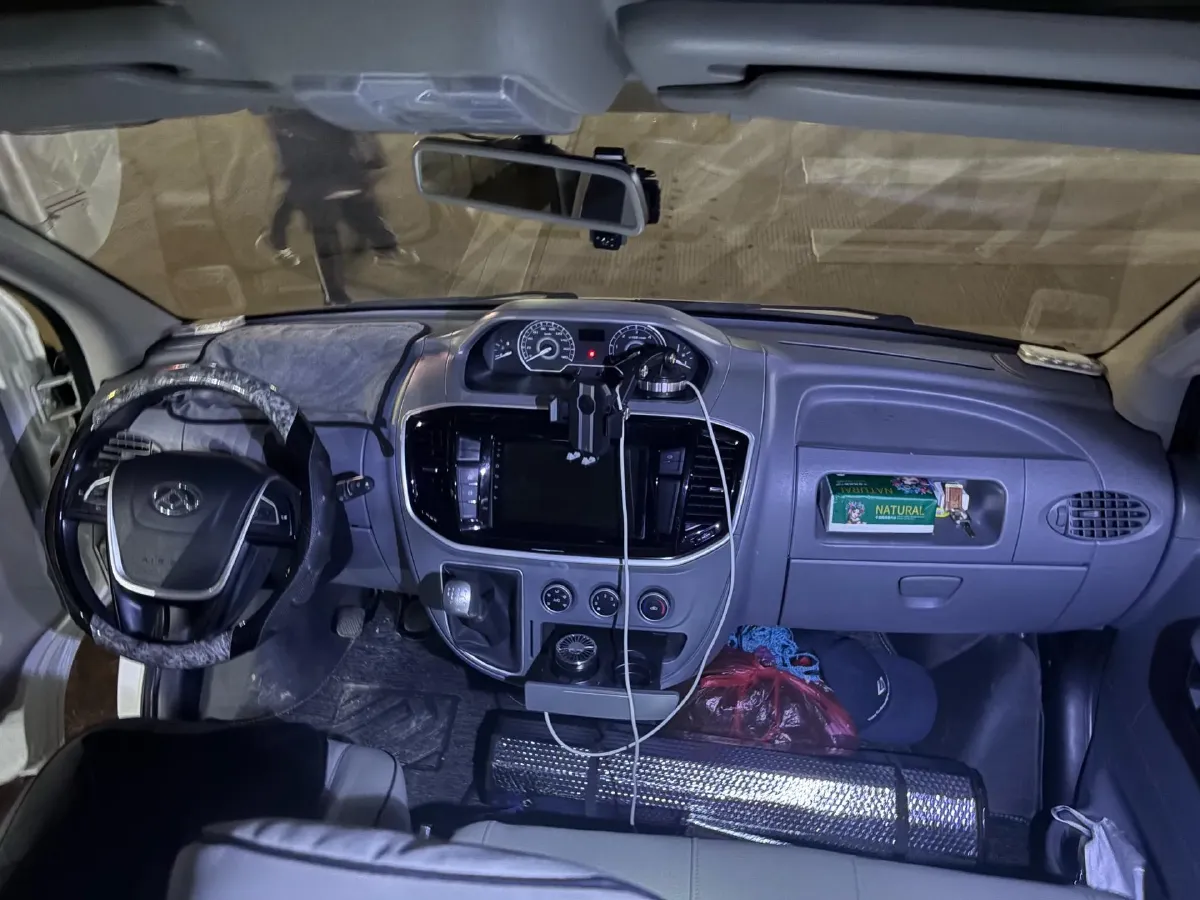 2021 MAXUS XinTu V80 2.0T 139HP L4 6MT,autocango,china used car exporter,china ev exporter,chinese used car exporter,chinese used ev exporter