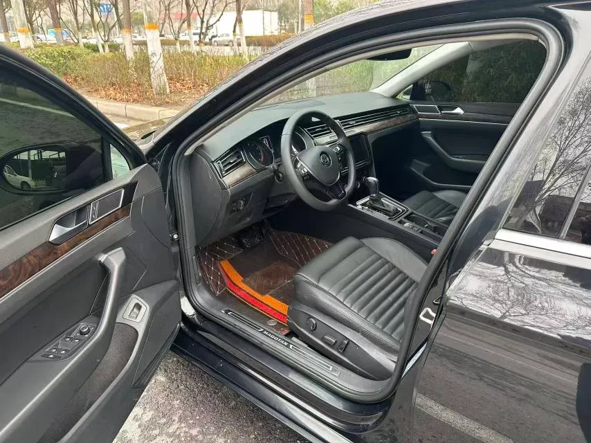 2019 Volkswagen Magotan 2.0T 186HP L4 7DCT,autocango,china used car exporter,china ev exporter,chinese used car exporter,chinese used ev exporter