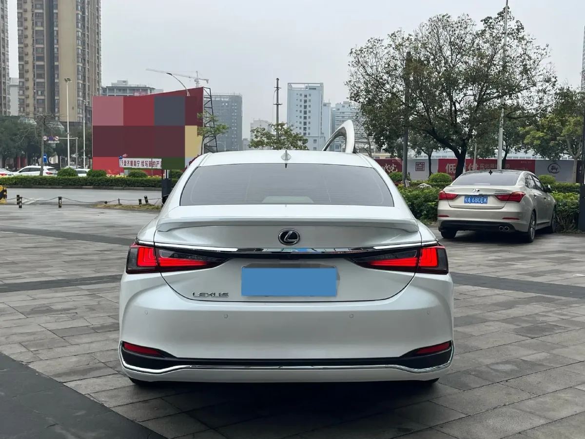 2023 Lexus ES 2.0L 173HP L4 CVT,autocango,china used car exporter,china ev exporter,chinese used car exporter,chinese used ev exporter