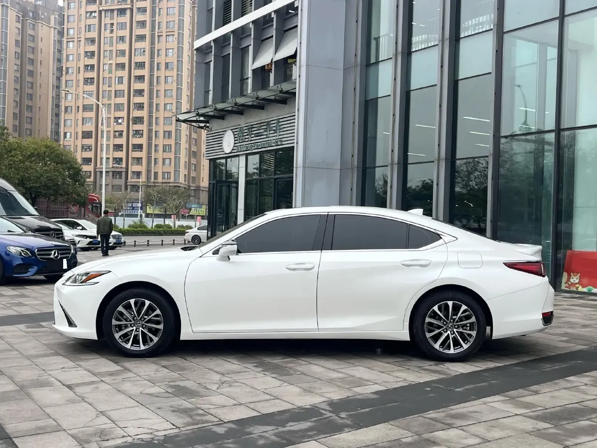 2023 Lexus ES 2.0L 173HP L4 CVT,autocango,china used car exporter,china ev exporter,chinese used car exporter,chinese used ev exporter