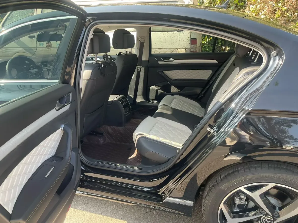 2023 Volkswagen Magotan 2.0T 186HP L4 7DCT,autocango,china used car exporter,china ev exporter,chinese used car exporter,chinese used ev exporter