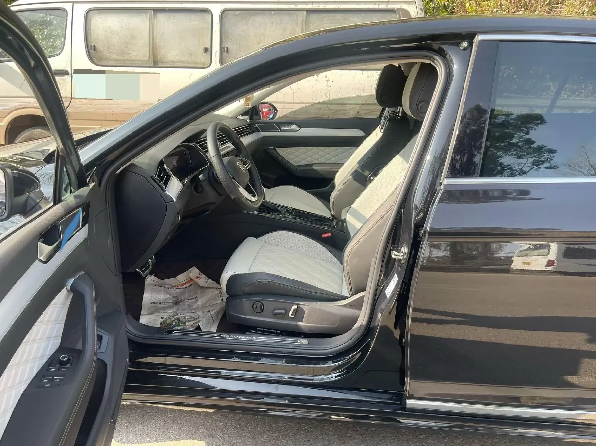 2023 Volkswagen Magotan 2.0T 186HP L4 7DCT,autocango,china used car exporter,china ev exporter,chinese used car exporter,chinese used ev exporter