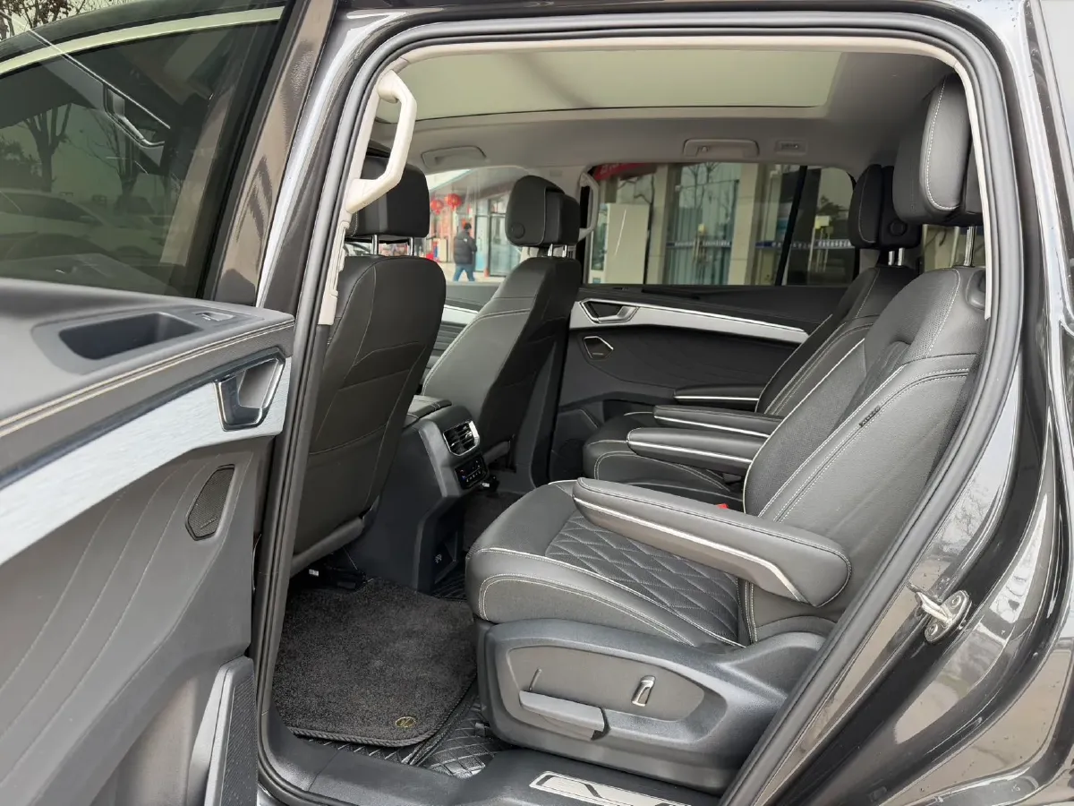 2022 Volkswagen Talagon 2.5T 299HP V6 7DCT,autocango,china used car exporter,china ev exporter,chinese used car exporter,chinese used ev exporter