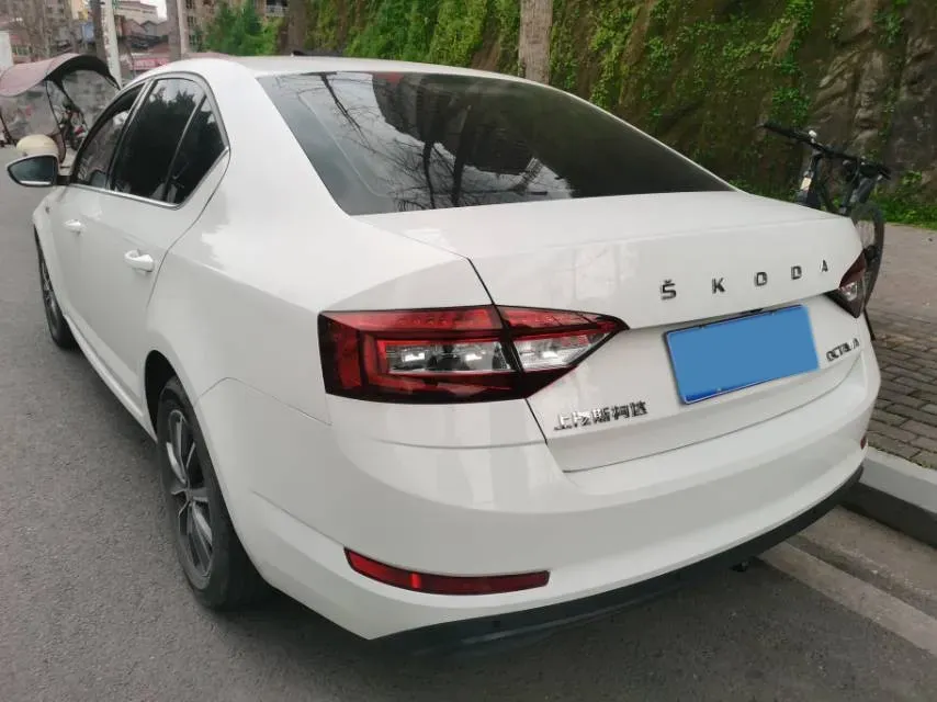 2020 Skoda Octavia 1.5L 113HP L4 6AT,autocango,china used car exporter,china ev exporter,chinese used car exporter,chinese used ev exporter