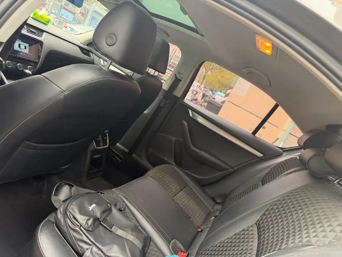 2020 Skoda Octavia 1.4T 150HP L4 7DCT,autocango,china used car exporter,china ev exporter,chinese used car exporter,chinese used ev exporter