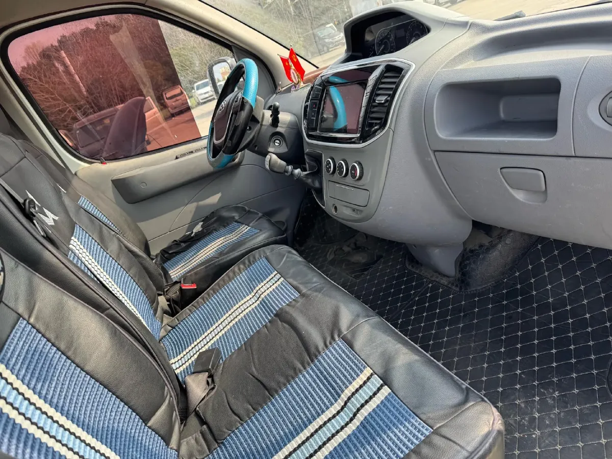 2020 MAXUS XinTu V80 2.5T 136HP L4 6MT,autocango,china used car exporter,china ev exporter,chinese used car exporter,chinese used ev exporter