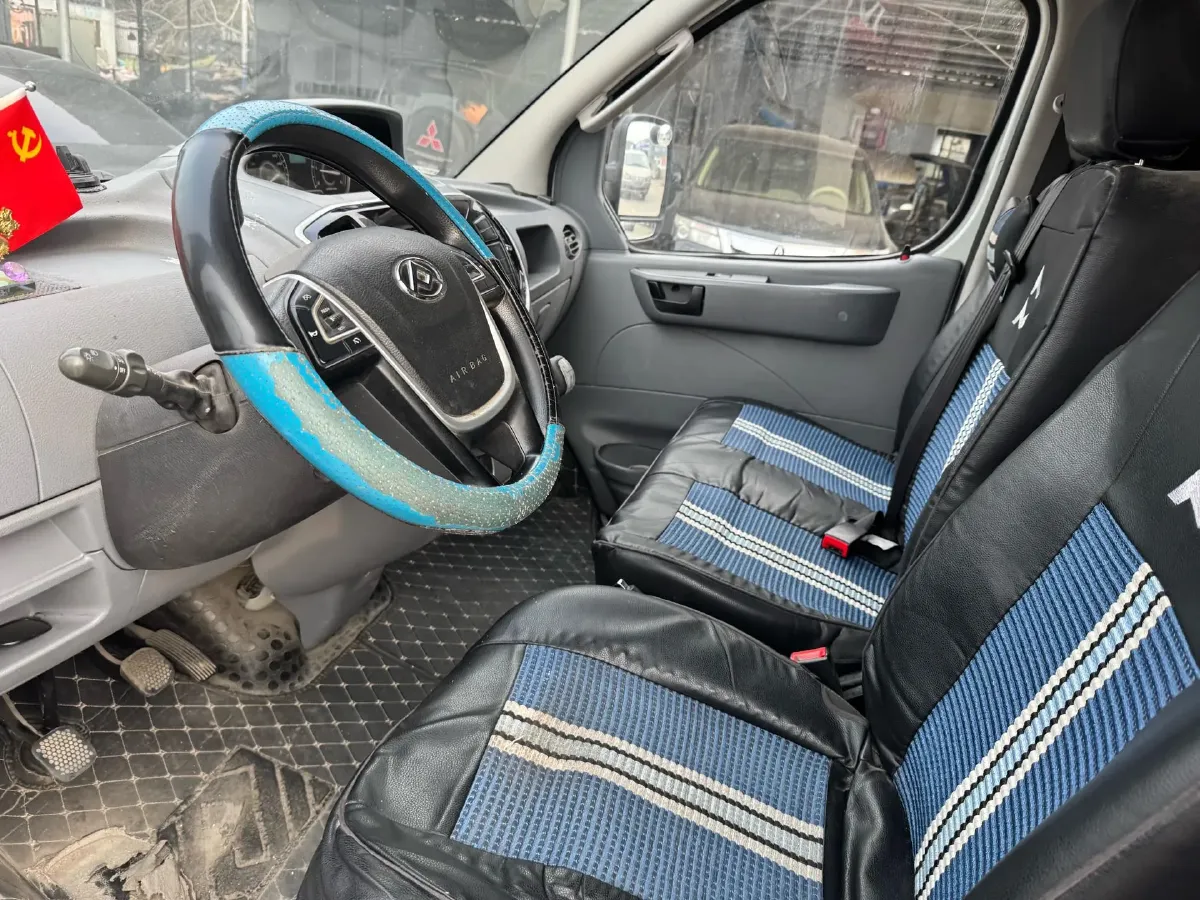 2020 MAXUS XinTu V80 2.5T 136HP L4 6MT,autocango,china used car exporter,china ev exporter,chinese used car exporter,chinese used ev exporter