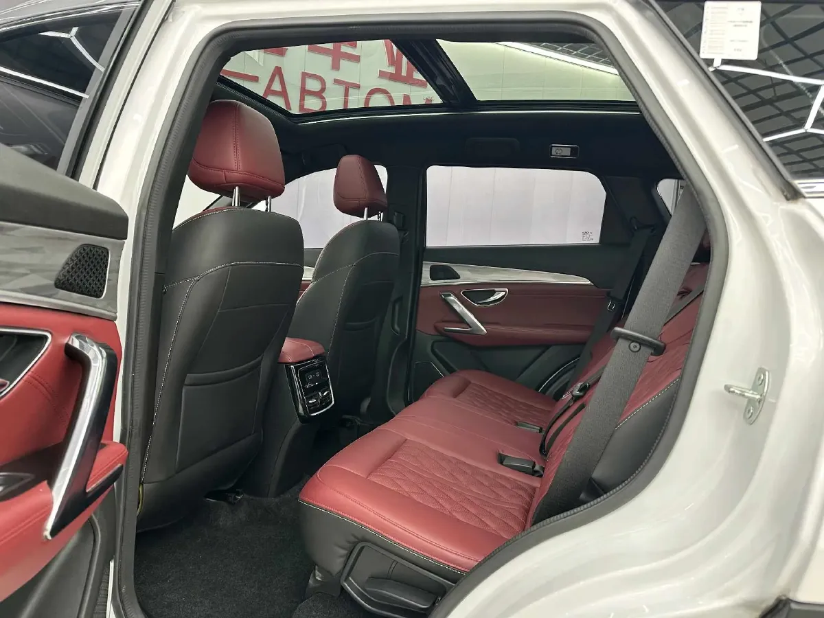 2023 ChangAn Oshan X7 Plus 1.5T 188HP L4 7DCT,autocango,china used car exporter,china ev exporter,chinese used car exporter,chinese used ev exporter