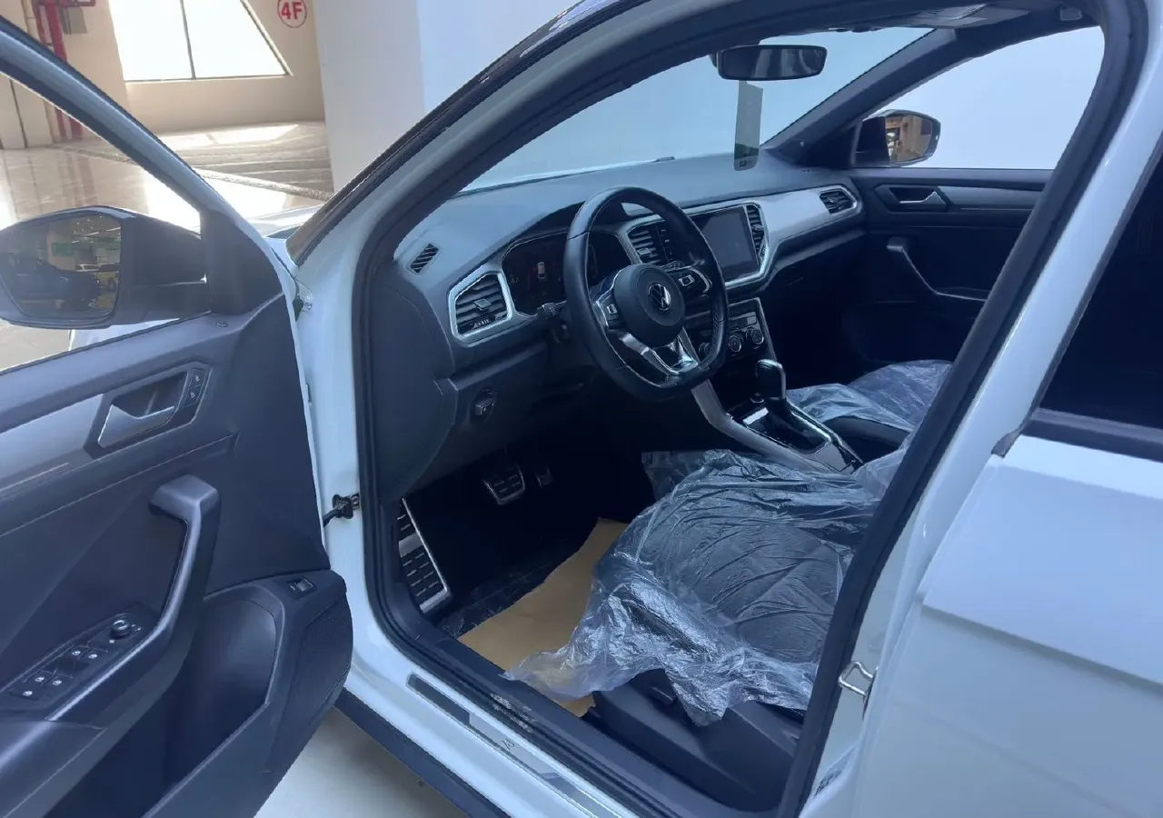 2022 Volkswagen T-Roc 1.4T 150HP L4 7DCT,autocango,china used car exporter,china ev exporter,chinese used car exporter,chinese used ev exporter