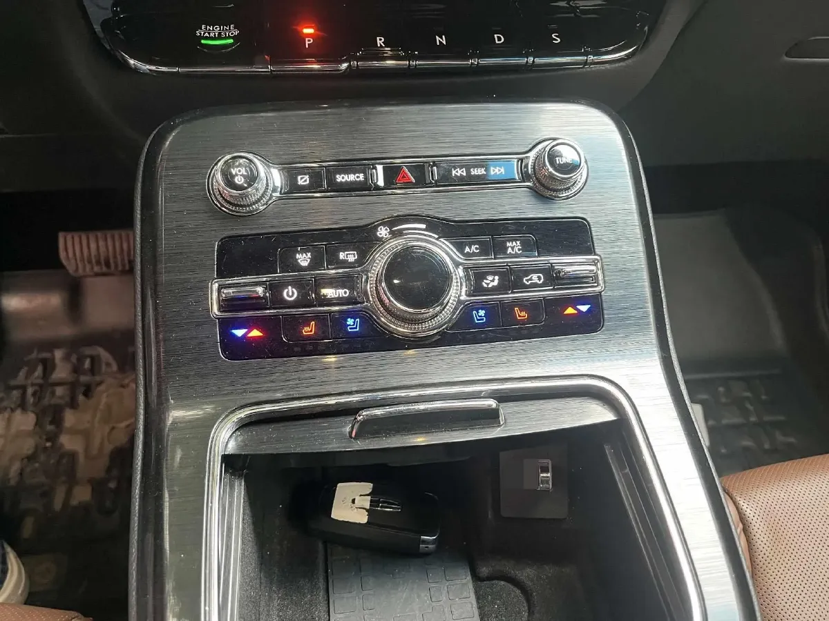 2021 Lincoln Nautilus 2.0T 245HP L4 8AT,autocango,china used car exporter,china ev exporter,chinese used car exporter,chinese used ev exporter