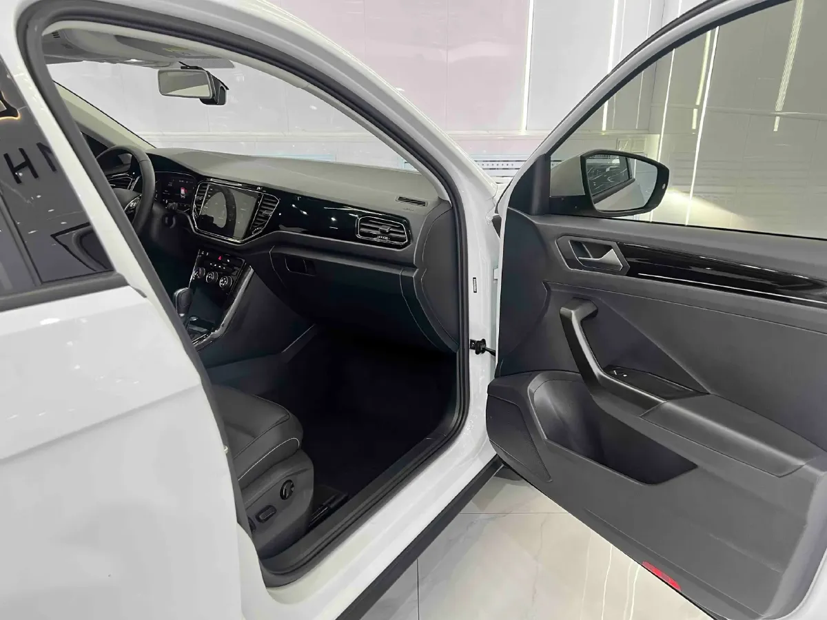 2022 Volkswagen T-Roc 1.4T 150HP L4 7DCT,autocango,china used car exporter,china ev exporter,chinese used car exporter,chinese used ev exporter