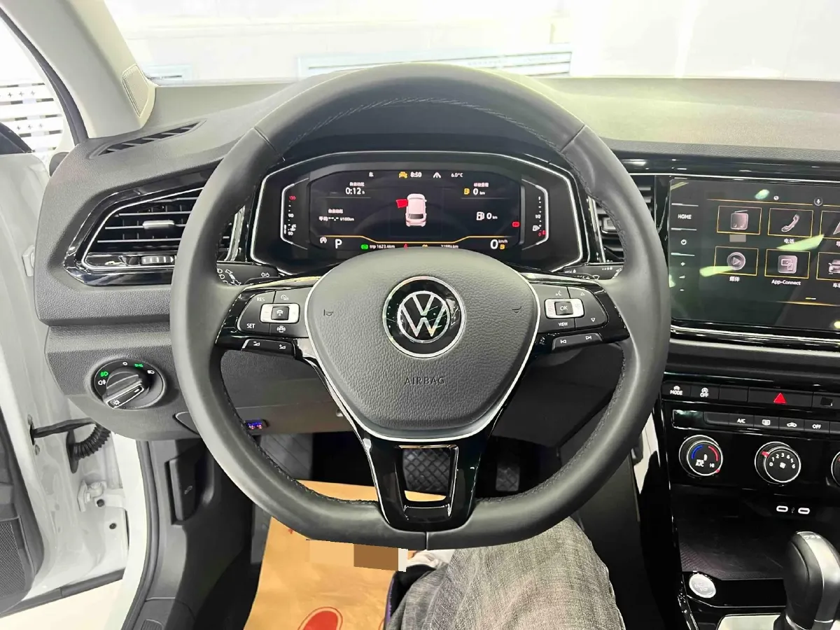 2022 Volkswagen T-Roc 1.4T 150HP L4 7DCT,autocango,china used car exporter,china ev exporter,chinese used car exporter,chinese used ev exporter