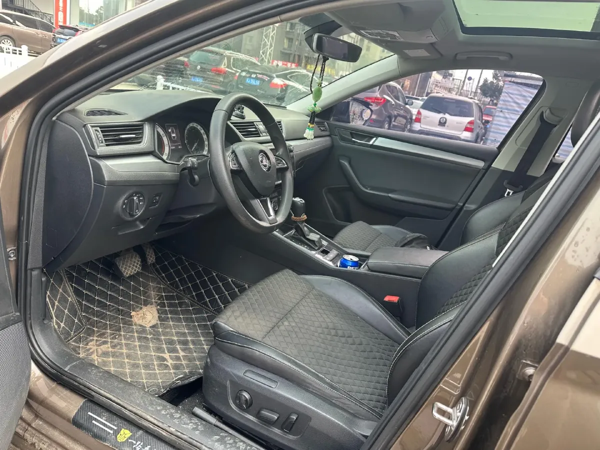 2018 Skoda Superb 1.8T 180HP L4 7DCT,autocango,china used car exporter,china ev exporter,chinese used car exporter,chinese used ev exporter