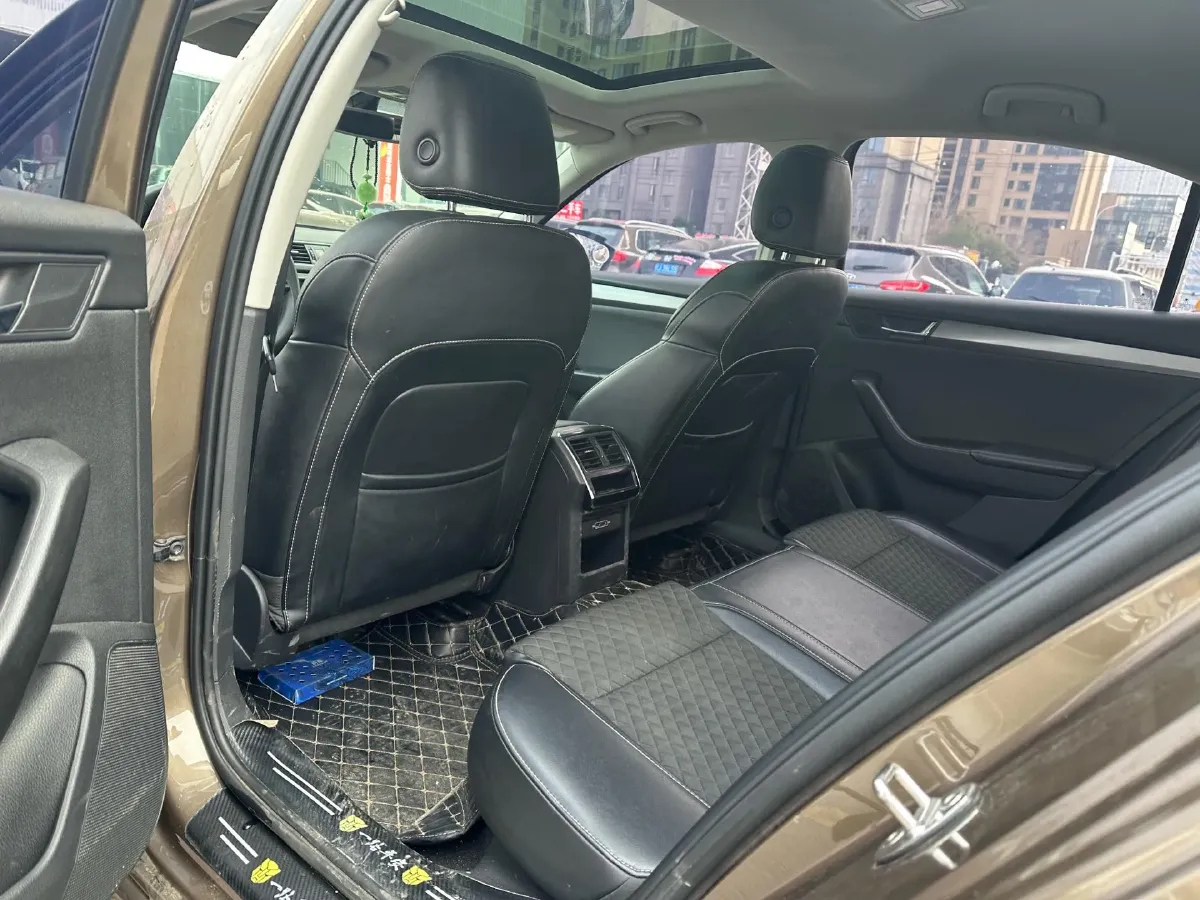 2018 Skoda Superb 1.8T 180HP L4 7DCT,autocango,china used car exporter,china ev exporter,chinese used car exporter,chinese used ev exporter