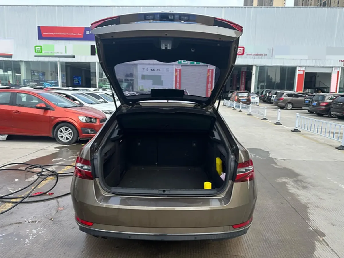 2018 Skoda Superb 1.8T 180HP L4 7DCT,autocango,china used car exporter,china ev exporter,chinese used car exporter,chinese used ev exporter