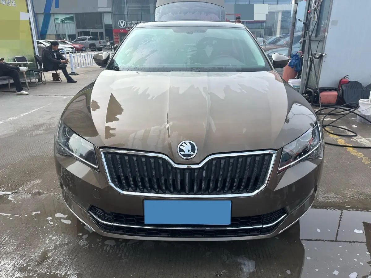 2018 Skoda Superb 1.8T 180HP L4 7DCT,autocango,china used car exporter,china ev exporter,chinese used car exporter,chinese used ev exporter