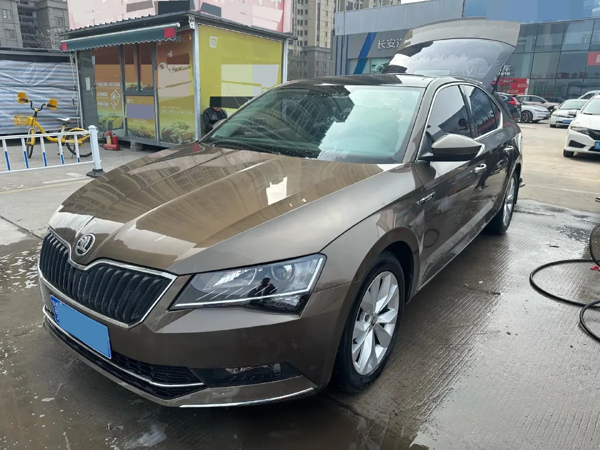 2018 Skoda Superb 1.8T 180HP L4 7DCT,autocango,china used car exporter,china ev exporter,chinese used car exporter,chinese used ev exporter