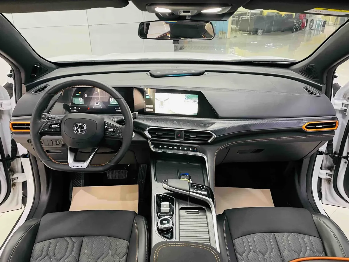 2022 ChangAn UNI-T 1.5T 188HP L4 7DCT,autocango,china used car exporter,china ev exporter,chinese used car exporter,chinese used ev exporter