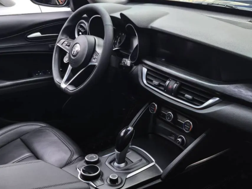 2017 Jaguar XE 2.0T 240HP L4 8AT,autocango,china used car exporter,china ev exporter,chinese used car exporter,chinese used ev exporter