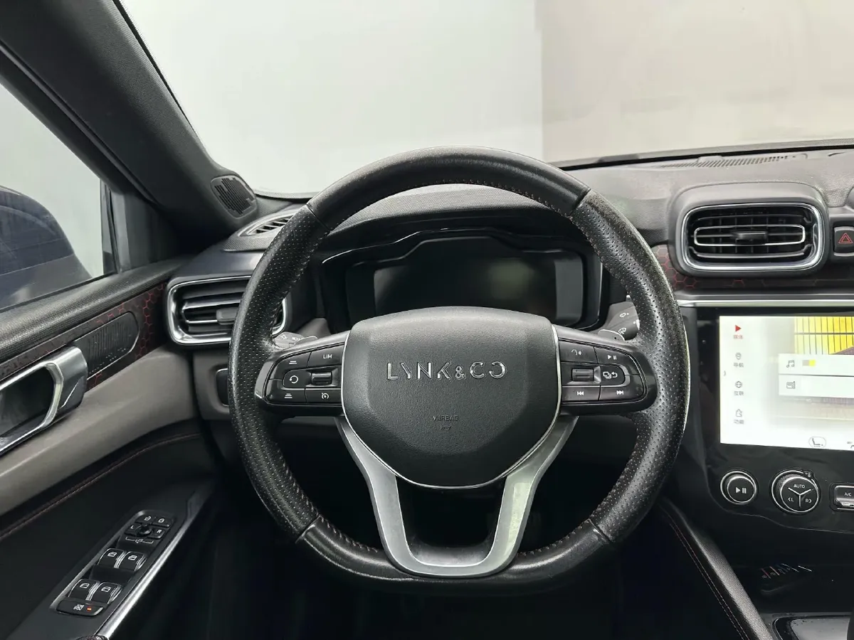 2019 Qoros 5 1.6T 197HP L4 7DCT,autocango,china used car exporter,china ev exporter,chinese used car exporter,chinese used ev exporter