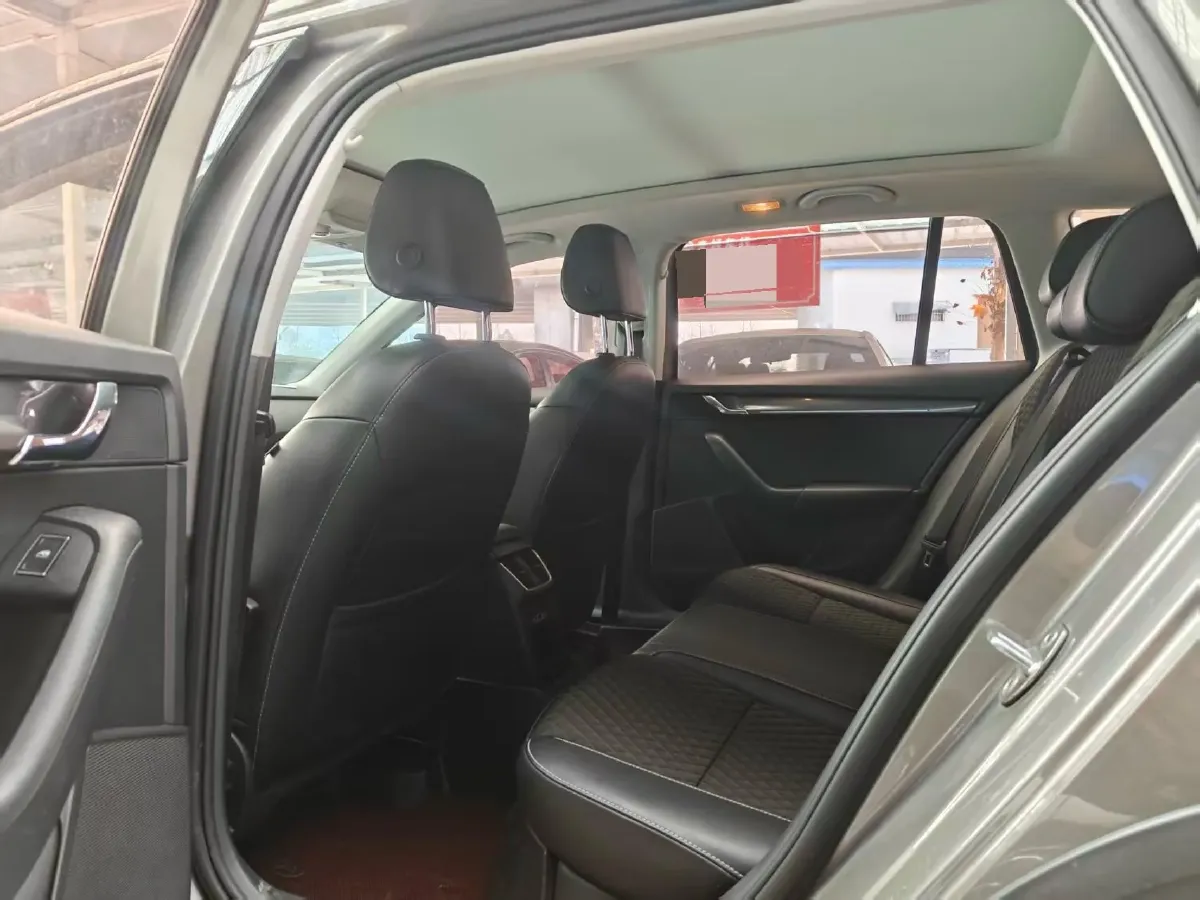 2018 Skoda Octavia 1.2T 116HP L4 7DCT,autocango,china used car exporter,china ev exporter,chinese used car exporter,chinese used ev exporter