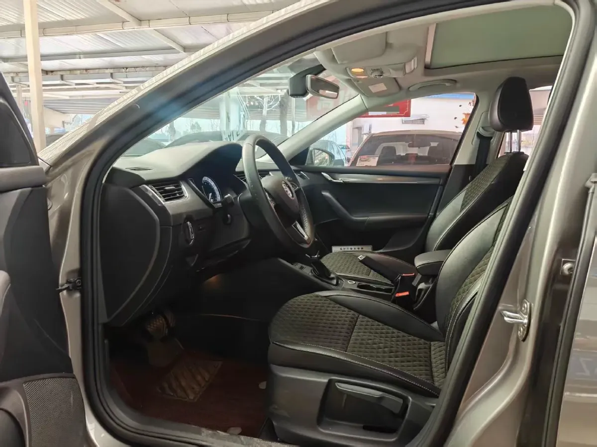 2018 Skoda Octavia 1.2T 116HP L4 7DCT,autocango,china used car exporter,china ev exporter,chinese used car exporter,chinese used ev exporter