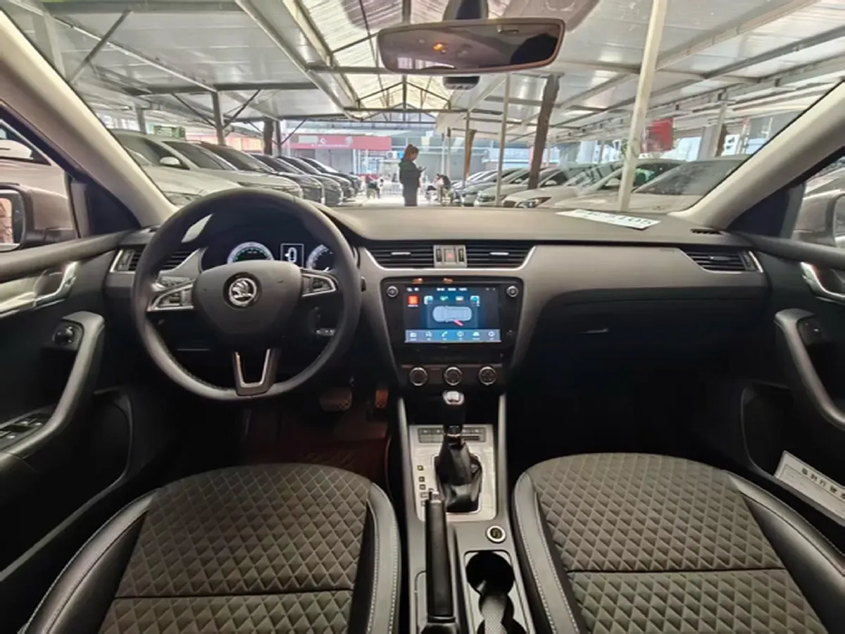 2018 Skoda Octavia 1.2T 116HP L4 7DCT,autocango,china used car exporter,china ev exporter,chinese used car exporter,chinese used ev exporter